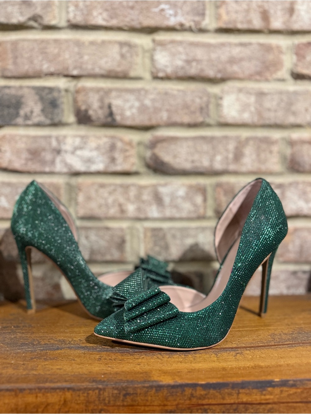 Betsey Johnson Emerald Green sparkly Pointed-Toe Bow heels - Picture 2 of 5